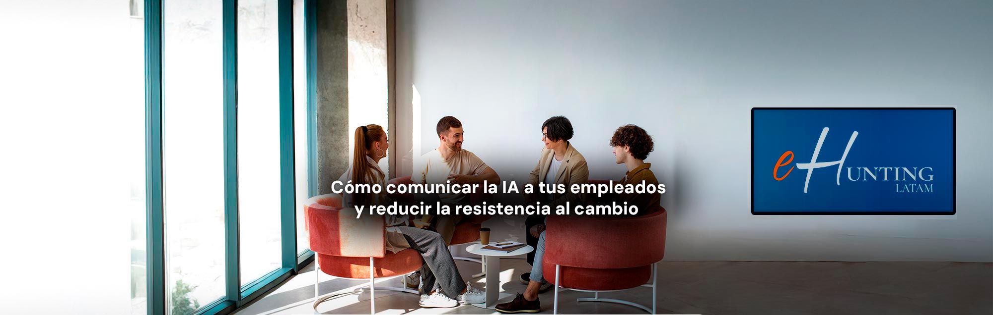 Comunicación interna de IA: reduce resistencia y genera confianza Equipo de empleados en reunión sobre implementación de IA con estrategia de comunicación efectiva